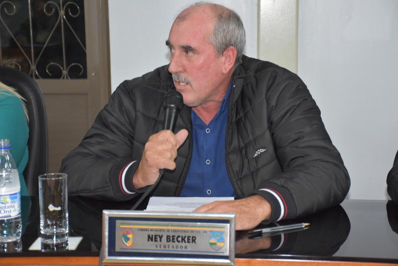Ney Becker solicita campos de futebol para atender comunidades do interior